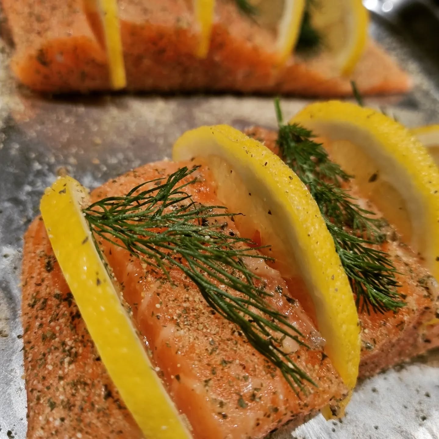 Lachs auf Zedernholz